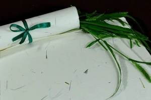 Papier czerpany z trawą